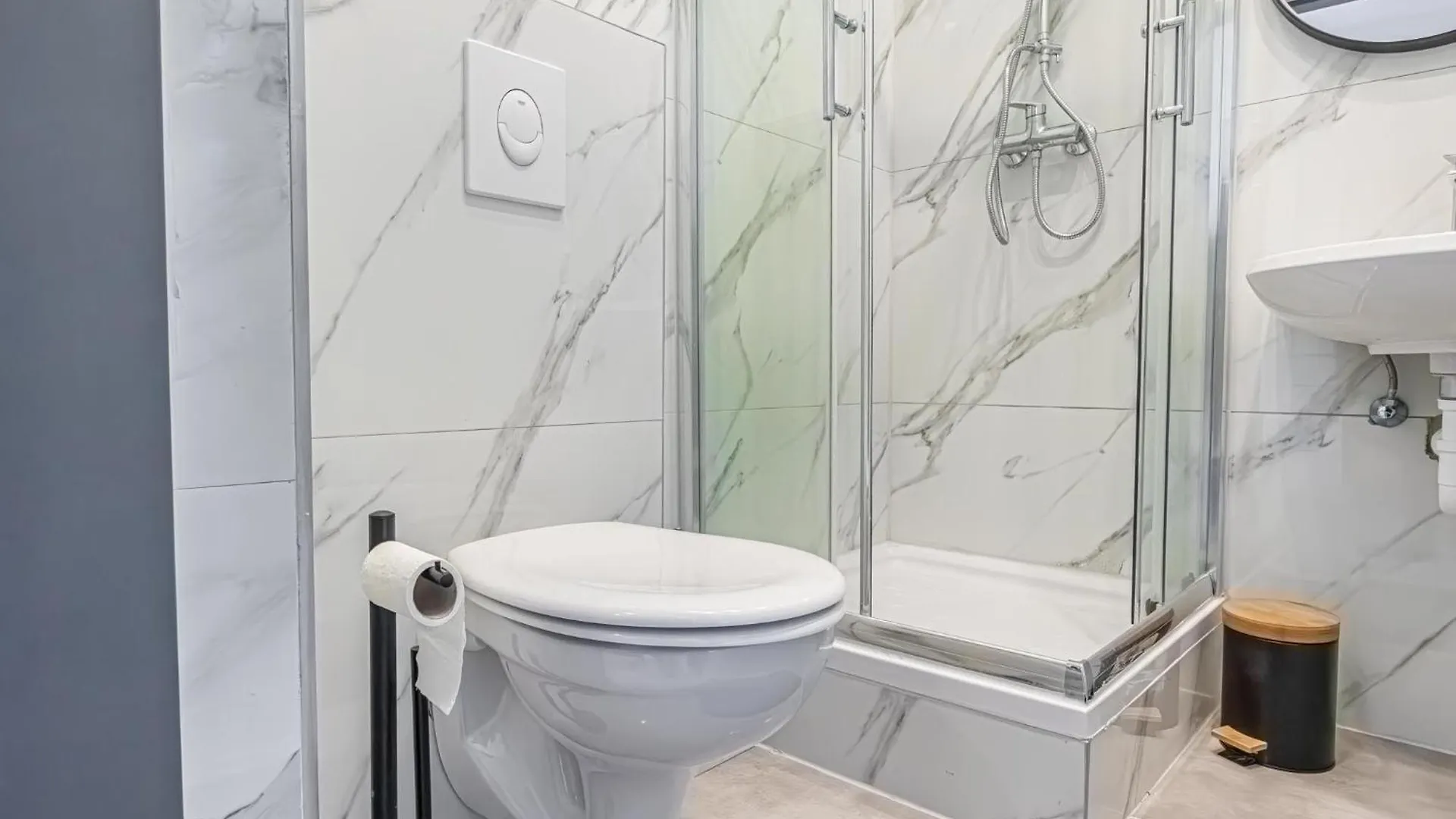 Appartement Bright And Modern Room In Meidling District Vienne