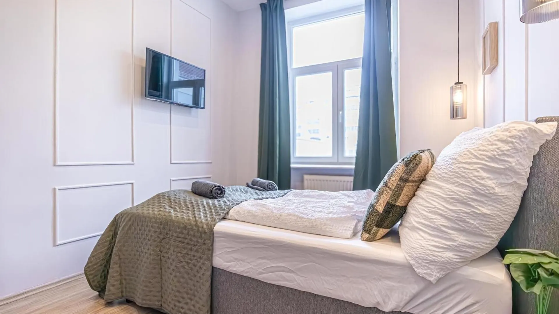 Bright And Modern Room In Meidling District Vienna