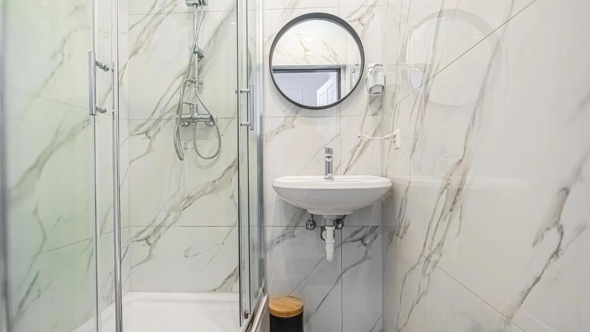 Bright And Modern Room In Meidling District Vienna 0*,  Austria